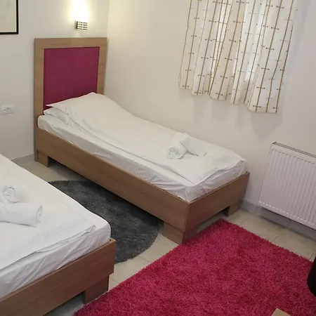 Gostinjska kuća Wake Up And 2*