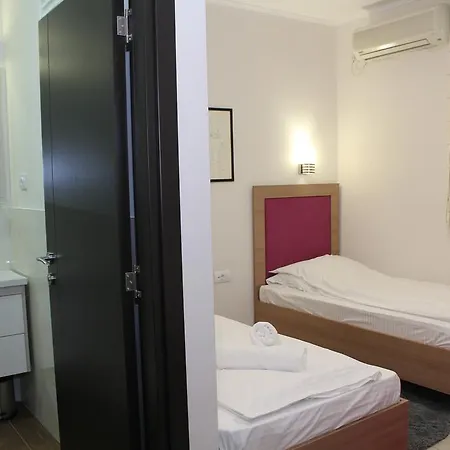 Gostinjska kuća Wake Up And 2*