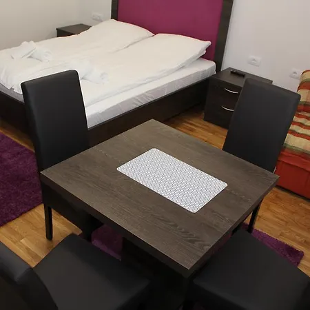Gostinjska kuća Wake Up And 2*